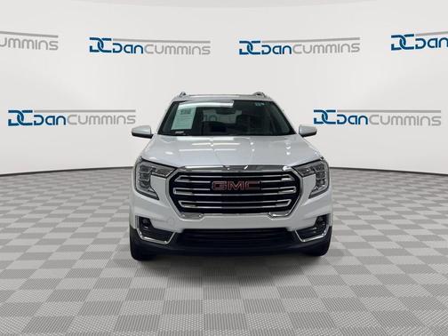 White Frost Tri-Coat 2022 GMC Terrain SLT