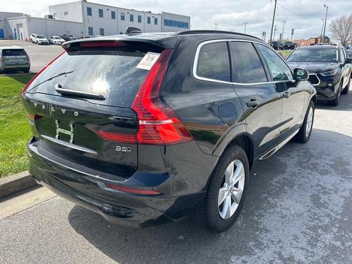 2022 Volvo XC60 B5 Momentum