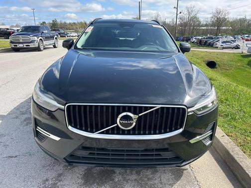2022 Volvo XC60 B5 Momentum