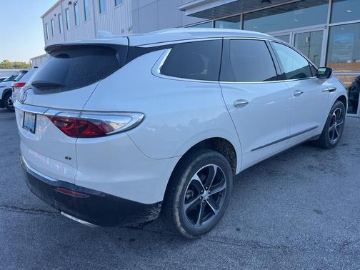 2022 Buick Enclave Essence