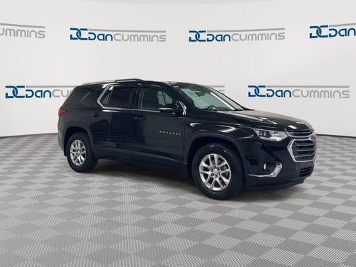 Mosaic Black Metallic 2018 Chevrolet Traverse LT Cloth