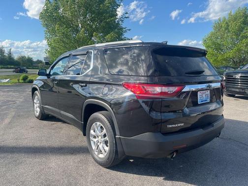 Mosaic Black Metallic 2018 Chevrolet Traverse LT Cloth