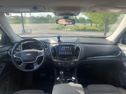 Mosaic Black Metallic 2018 Chevrolet Traverse LT Cloth