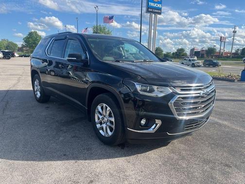 Mosaic Black Metallic 2018 Chevrolet Traverse LT Cloth