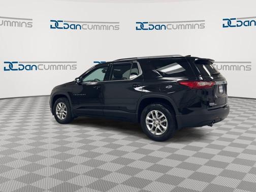 Mosaic Black Metallic 2018 Chevrolet Traverse LT Cloth