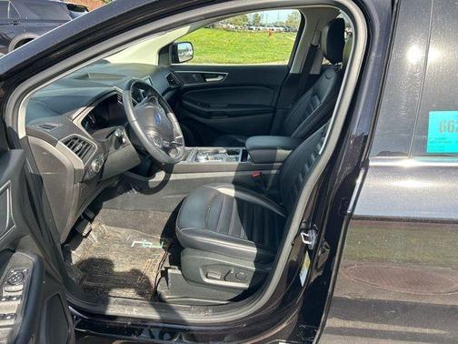 Black Metallic 2022 Ford Edge SEL