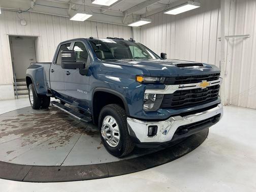 Lakeshore Blue Metallic 2026 Chevrolet Silverado 3500 LT