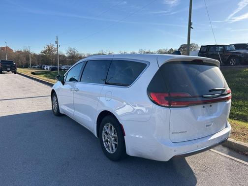 2024 Chrysler Pacifica Touring-L