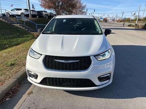 2024 Chrysler Pacifica Touring-L