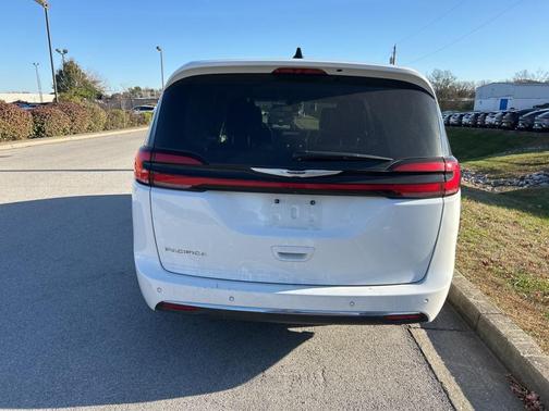 2024 Chrysler Pacifica Touring-L