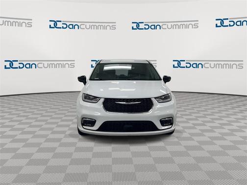 2024 Chrysler Pacifica Touring-L