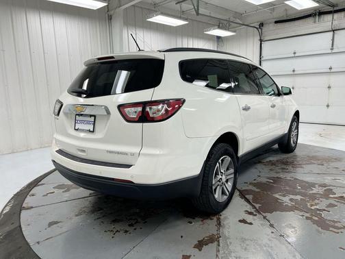 White 2015 Chevrolet Traverse 1LT