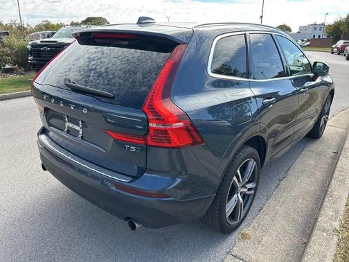 2021 Volvo XC60 T5 Momentum