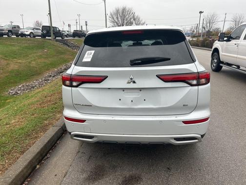 2024 Mitsubishi Outlander SE