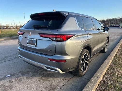 2023 Mitsubishi Outlander SE Special Edition