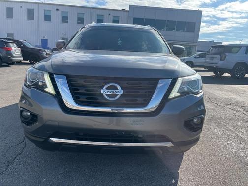 2020 Nissan Pathfinder SV