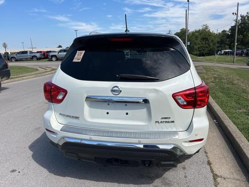 2017 Nissan Pathfinder Platinum