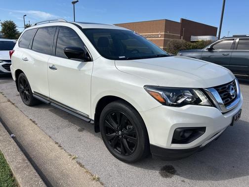 2017 Nissan Pathfinder Platinum