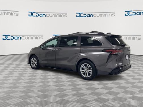 2021 Toyota Sienna XSE 7 Passenger