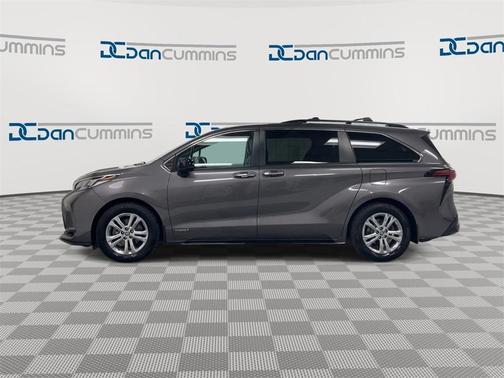 2021 Toyota Sienna XSE 7 Passenger