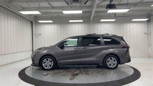 2021 Toyota Sienna XSE 7 Passenger
