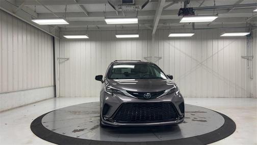 2021 Toyota Sienna XSE 7 Passenger