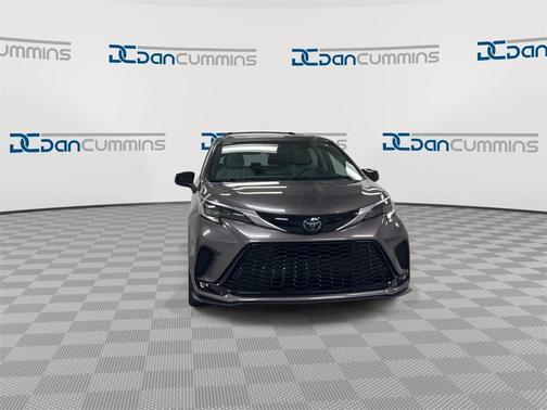 2021 Toyota Sienna XSE 7 Passenger