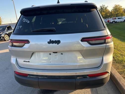 2023 Jeep Grand Cherokee L Laredo