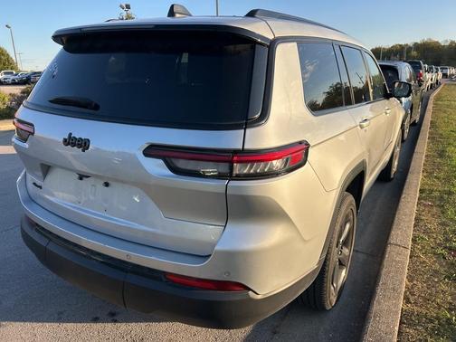 2023 Jeep Grand Cherokee L Laredo