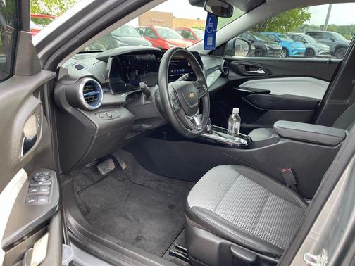 Sterling Gray Metallic 2024 Chevrolet Trax LT