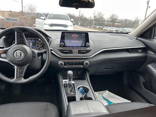 2022 Nissan Altima 2.5 SV