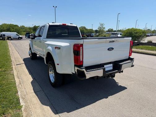 White Metallic 2024 Ford F-450 Lariat