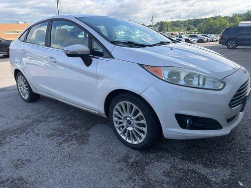White Platinum Clearcoat Metallic 2016 Ford Fiesta Titanium