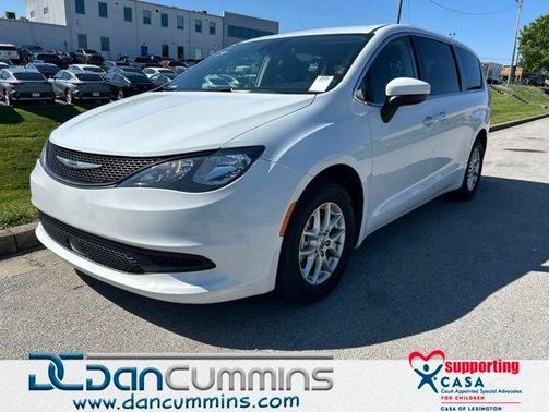 Bright White Clearcoat 2023 Chrysler Voyager LX