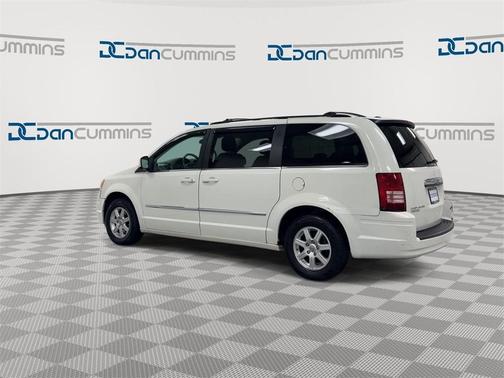2010 Chrysler Town & Country Touring