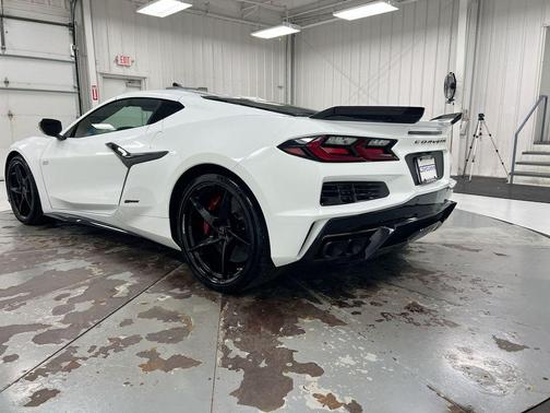 Arctic White 2026 Chevrolet Corvette E-Ray