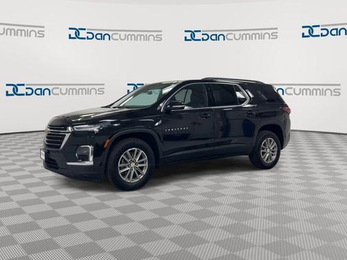 Mosaic Black Metallic 2022 Chevrolet Traverse LT Cloth