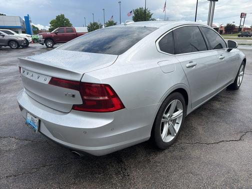 Bright Silver Metallic 2018 Volvo S90 T5 Momentum