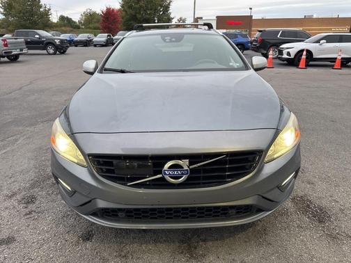 2017 Volvo V60 T6 R-Design Platinum