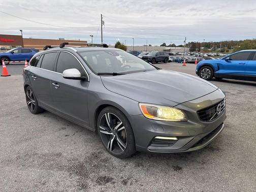 2017 Volvo V60 T6 R-Design Platinum