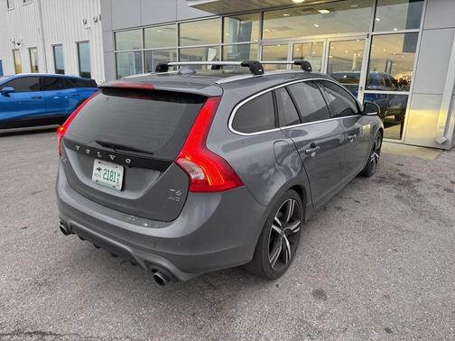 2017 Volvo V60 T6 R-Design Platinum