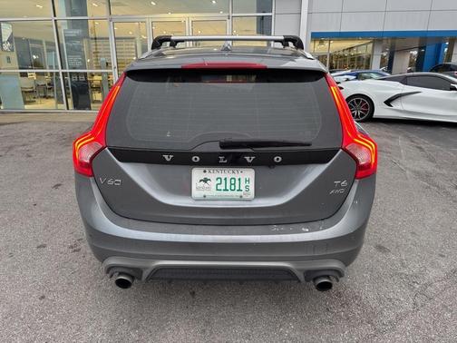 2017 Volvo V60 T6 R-Design Platinum