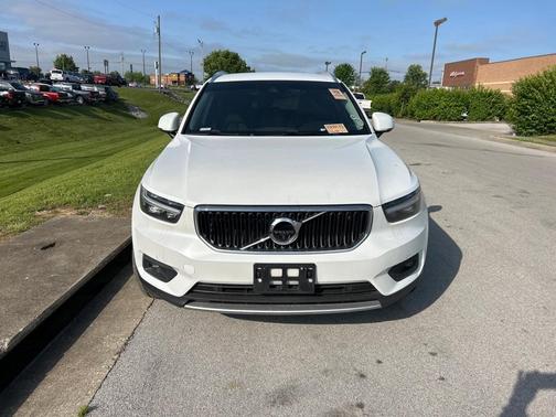 2022 Volvo XC40 T4 Momentum