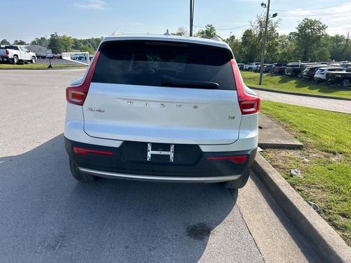 2022 Volvo XC40 T4 Momentum