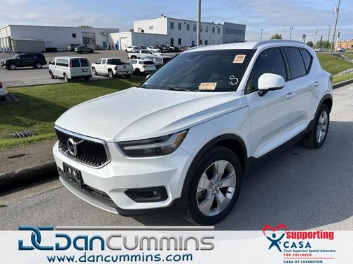 2022 Volvo XC40 T4 Momentum
