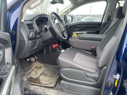 2024 Nissan Titan SV