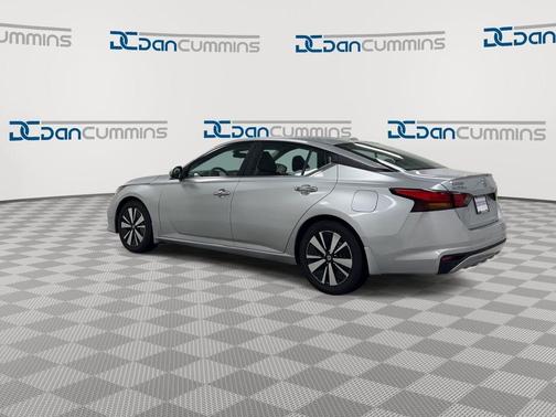 Brilliant Silver Metallic 2022 Nissan Altima 2.5 SV