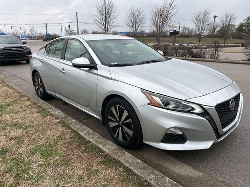 Brilliant Silver Metallic 2022 Nissan Altima 2.5 SV