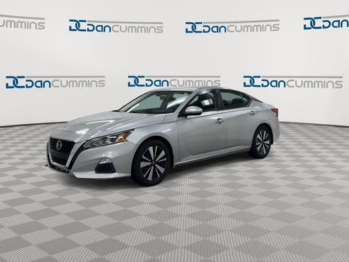 Brilliant Silver Metallic 2022 Nissan Altima 2.5 SV