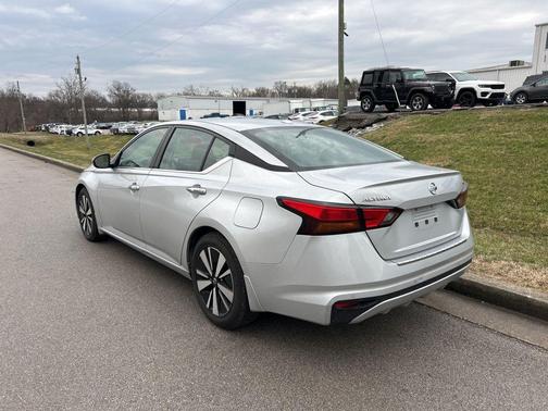 Brilliant Silver Metallic 2022 Nissan Altima 2.5 SV